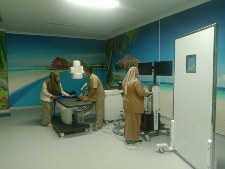 Peralatan-Kesehatan-Canggih-RSUD-Depati-Hamzah-2-768x576